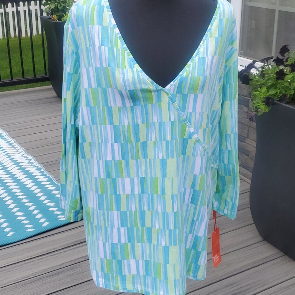 3/4 length sleeve,  tee